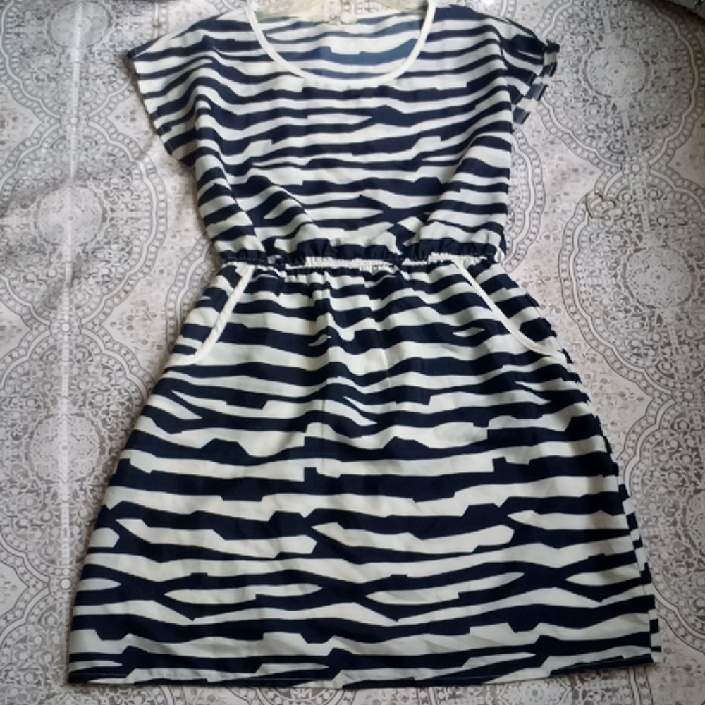 Blue and white striped dress - Picture 5 of 13